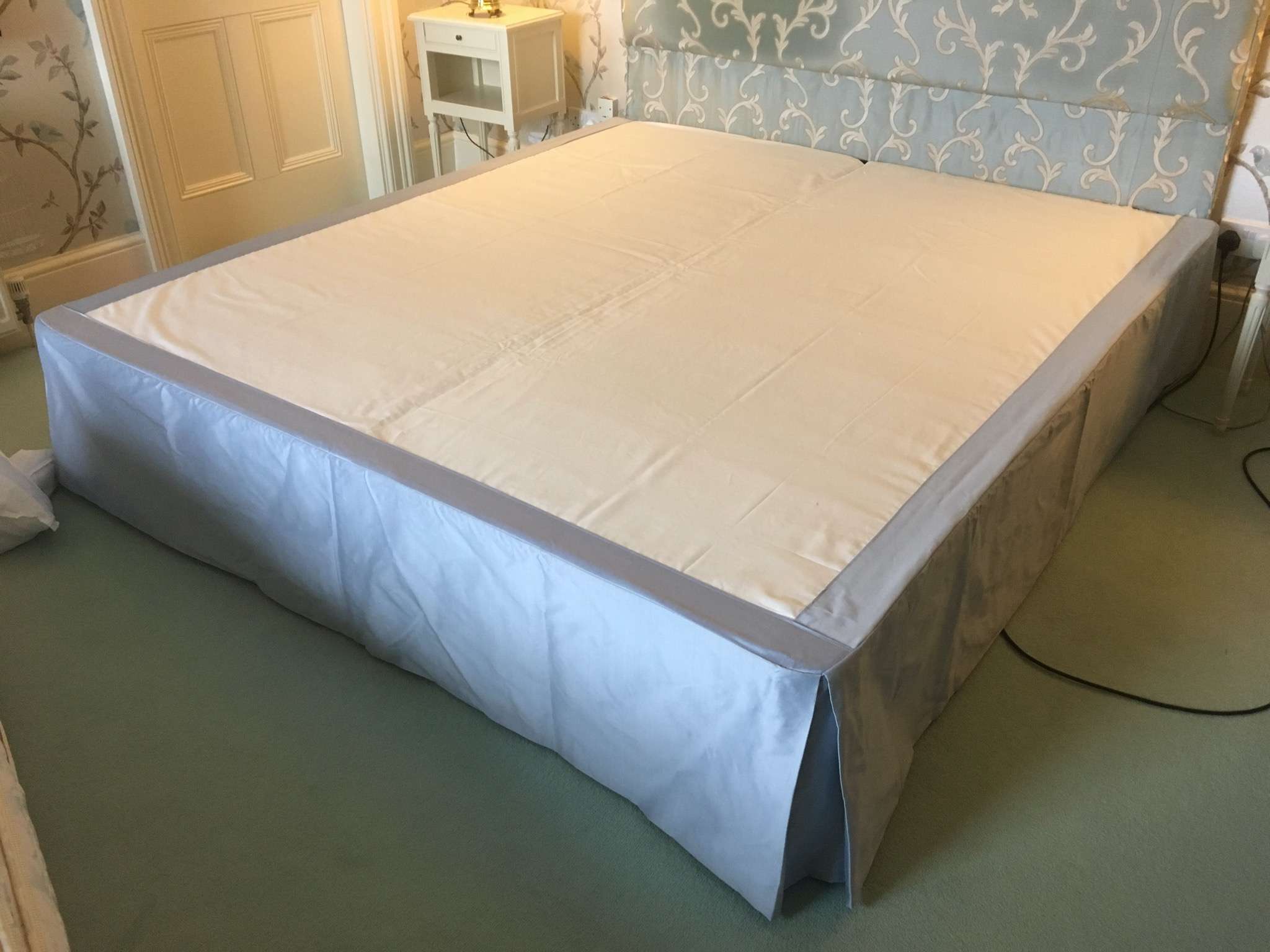 Bed valance